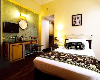 Hotel Gurukripa - Daman - Bedroom