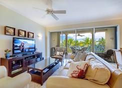 Special Discounted Rate!- Magical Oceanfront Holiday - Grace Bay Beach 1\/2 Bed - Grace Bay - Living room