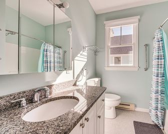 Cozy Wells Cottage w/ Pool Access: 1 Mi to Beach! - Wells