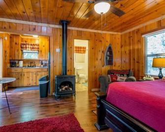 Knotty Pines Cabins - Shaver Lake - Habitación
