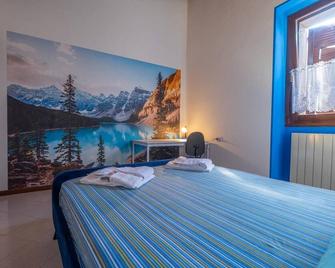 Happy Guest Apartments - Blue Lake Therapy - Riva di Solto - Bedroom