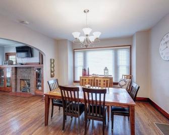 The Charming Chestnut - Arkansas City - Comedor