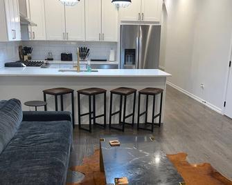 Brand new condo close to downtown - Chicago - Kitchen