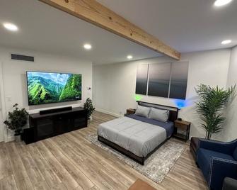 Modern Beach Home, Newly Renovated, Shinny Clean. - San Diego - Bedroom