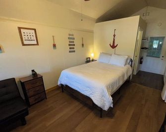 Cozy Lakeside Cabin 1 Minute Walk From Ship Store & Boat Slips! Rocky - Dandridge - Habitación