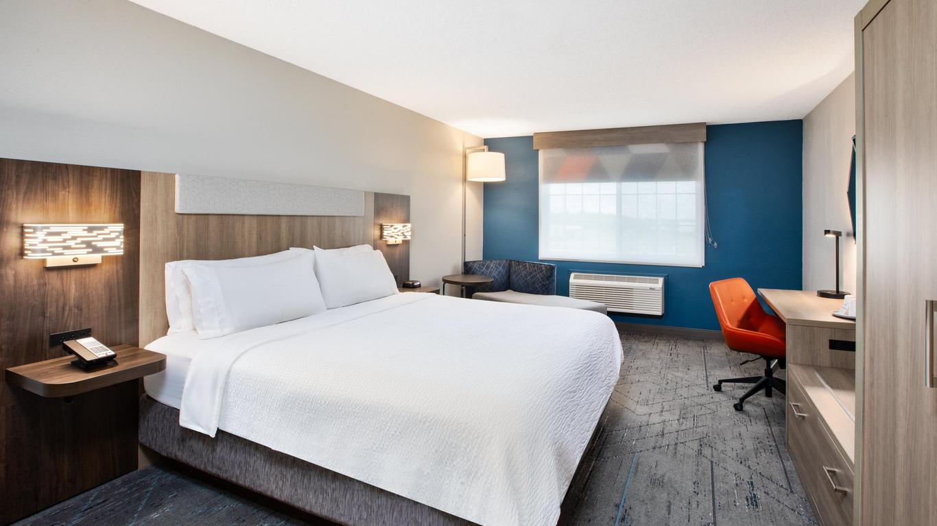 Holiday Inn Express & Suites Defiance