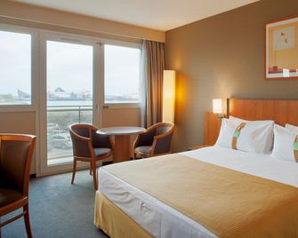 Holiday Inn Calais - Centre Car Ferry by IHG - קאלה - חדר שינה