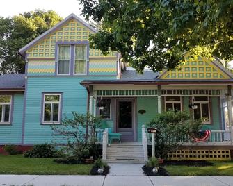 Restored 1870 Victorian Home In Historic Laporte, In All For You.. - LaPorte - Building