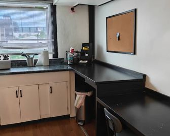 Grand House - Chicago - Kitchen