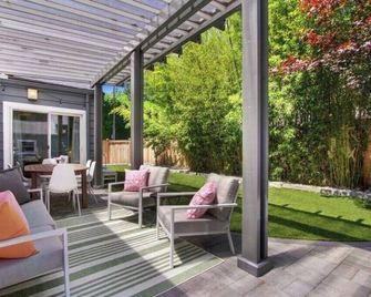New! Family & Dog-Friendly Paradise W/ Guest Suite - Seattle - Patio