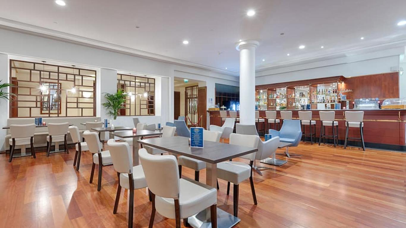 Evergreen Laurel Hotel