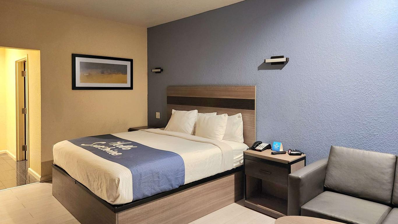 Days Inn by Wyndham Freeport