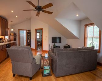 A city loft in a country setting Beautiful and serene - Westby - Sala de estar