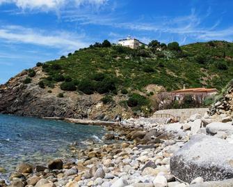 Apartment Il Mirto\' with Mediterranean Garden and Sea View - Marciana - Spiaggia