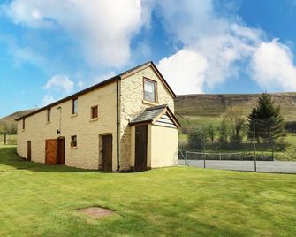 Ty Hir at Blaenbrynich Farm - Brecon - Building