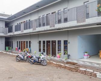 RedDoorz @ Jatinangor - Jatiroke - Edificio