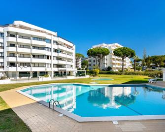 Whome | Vilamoura Sunny Apartment - Quarteira - Pool
