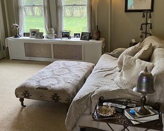 Hamptons Waterview Summer Rental: 4 Bd/2.5 Bth/Pool/Tennis Avl - Eastport - Sala de estar