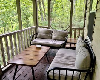 Cozy Cabin Getaway Near Bryson City - Robbinsville - Balkon