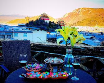 Shangri-La E-Outfitting Boutique Hotel - Diqing - Balcony