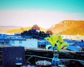 Shangri-La E-Outfitting Boutique Hotel - Dêqên - Balcone