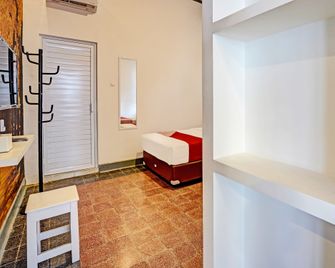 Hotel O Nawangwulan - Blitar