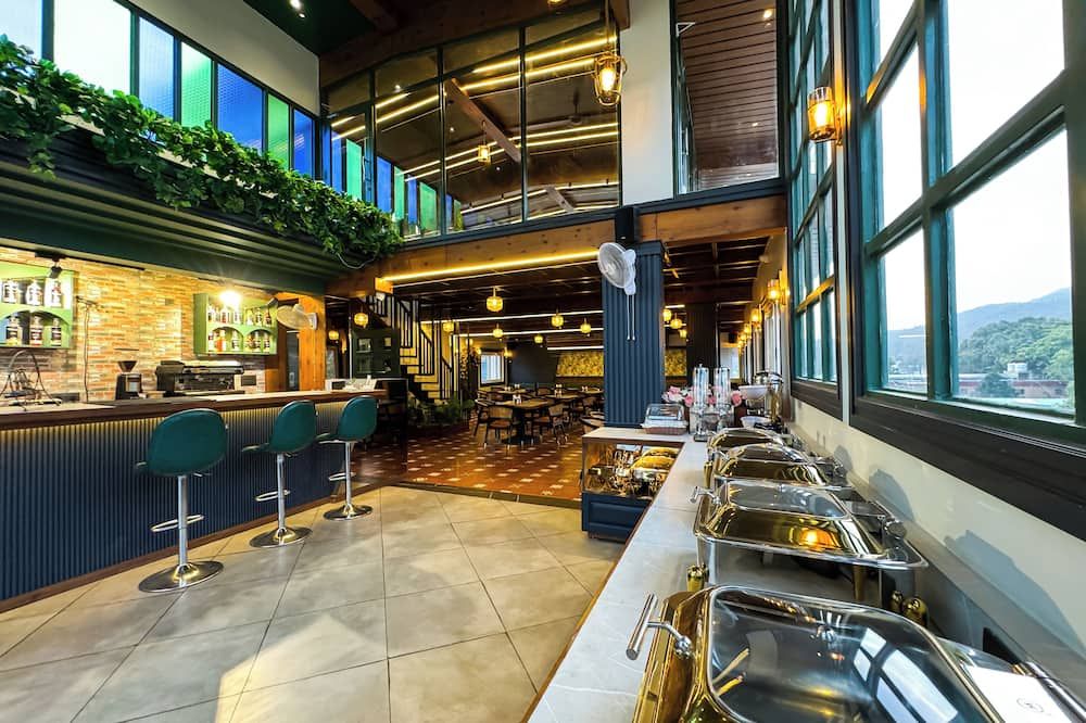 Green View by Green Tree Hotels - רישיקש - בר