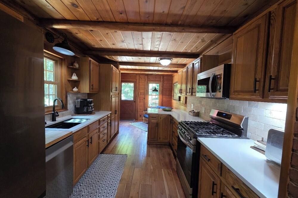 Highlands Hideaway - Secluded 4br Forest Gem