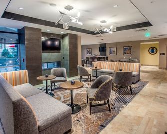 Staybridge Suites Denver Downtown By IHG - Denver - Sala de estar