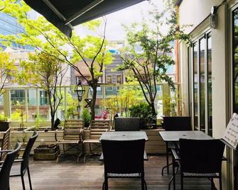 Gonggan Residence Hotel - Geoje - Innenhof