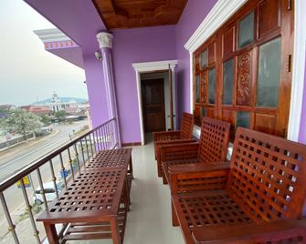 Kingmala Guesthouse - Luang Namtha - Balcón