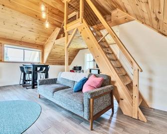 Modern Loft with a timeless Ocean View - Tenants Harbor - Living room