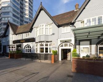 Dreams Hotel - Barking - Edificio