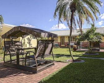 Shell Motel Hollywood - הוליווד - פטיו