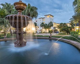 Cape Canaveral Beach Resort -former Ron Jon-2BR/BA full Kit Sleep80 near Cruises - Cape Canaveral - Bâtiment