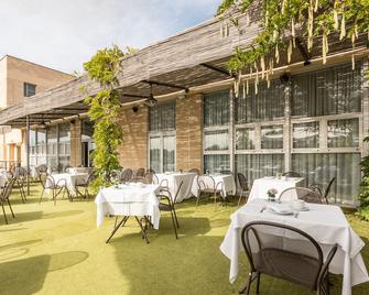 Hotel Majesty Bari - בארי - פטיו