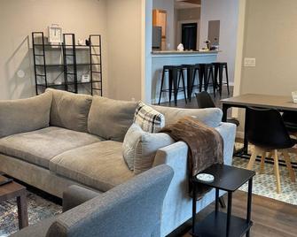 Retreat Near Etbu In Marshall - Marshall - Living room