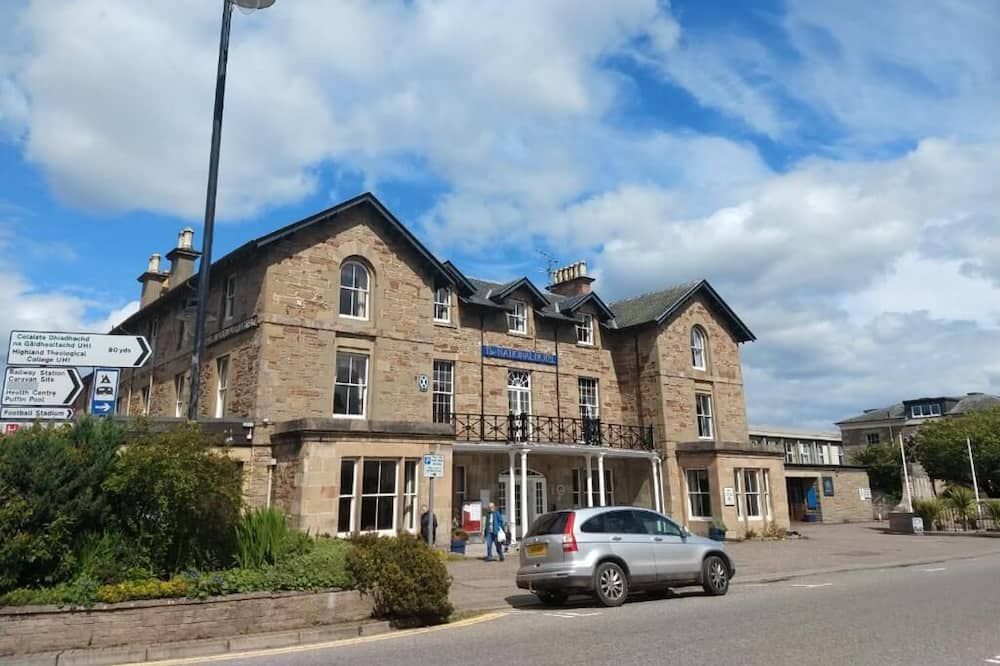 The National Hotel - Dingwall - Building