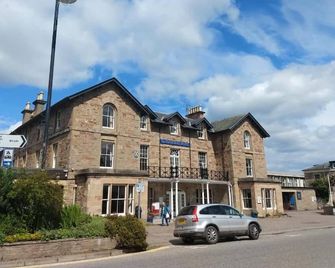 The National Hotel - Dingwall - Building