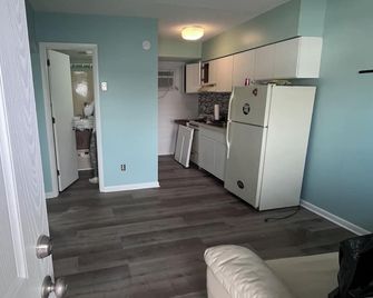 Beach block cozy efficient Condo. Beach,boardwalk and pool view. Free parking. - Wildwood - Keittiö