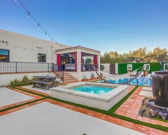 '1 to 16 Guests - Main House + Guest House & Pool' - San Diego - Pool