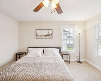 New Listing! Charming Family Retreat With Spacious Yard - Elizabeth City - Bedroom