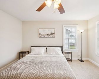 New Listing! Charming Family Retreat With Spacious Yard - Elizabeth City - Schlafzimmer