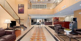 Hawthorn Suites by Wyndham College Station - College Station - Lobby
