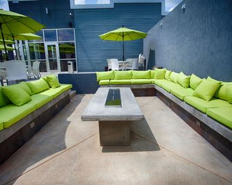 Z Loft Extended Stay Hotel - St. Robert - Bygning