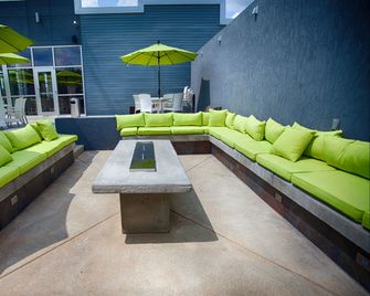 Z Loft Extended Stay Hotel - סנט רוברט - בניין