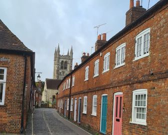 Pearls Cottage - Farnham - Außenansicht