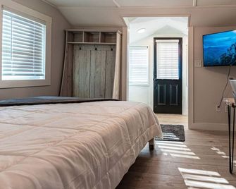 Cozy Cabin in a rural setting (#10) In Temple, NH - Temple