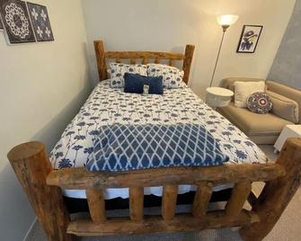 Cozy studio in upper avenues Salt Lake City with WiFi. Private entrance. - Salt Lake City - Quarto