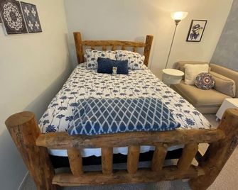 Cozy studio in upper avenues Salt Lake City with WiFi. Private entrance. - סולט לייק סיטי - חדר שינה